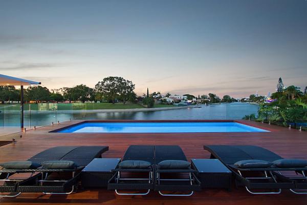 Whitehaven - Sun Soaked Heated Pool - Broadbeach