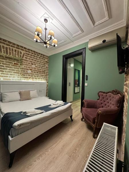 Veva Corner Suit - Istanbul