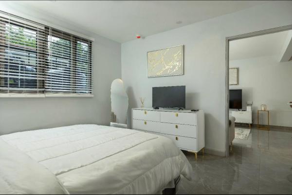 Luxury Suites 2 - Kingston