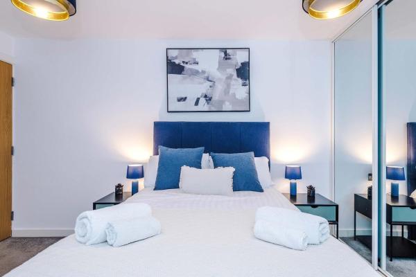 Modern 2 Bed Apartment With Balcony By Host A Home - Salford