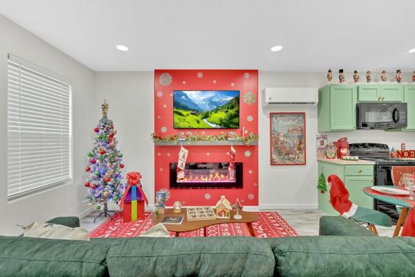 Christmas Themed Getaway In Bristol Hot Tub - Tennessee