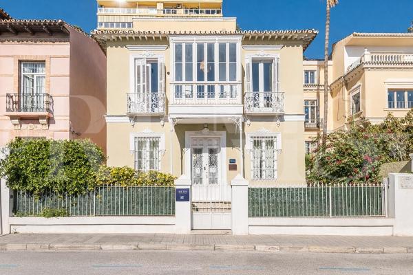 Bright Classic House Near La Malagueta REMS, Малага
