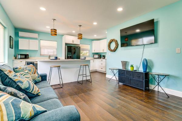 Beach Days & Backyard Nights! Fort Myers Retreat - Fort Myers Beach, FL