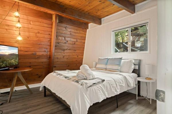 Quiet Mountain Cabin - Lake Arrowhead, CA