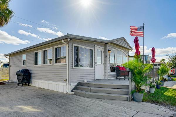 Deck & Resort Perks: Home 3 Mi To Fort Myers Beach - Fort Myers, FL