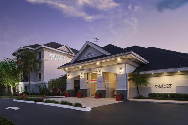 Na fotografii je vidět objekt Homewood Suites by Hilton Daytona Beach Speedway-Airport nacházející se ve městě Daytona Beach.
