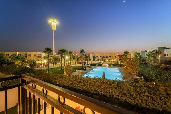 A la foto es mostra l'objecte FIRST CLASS Villa Peaceful Pool View Retreat situat a la ciutat de Dubai.