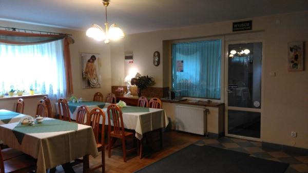 Na fotografii je vidět objekt Ośrodek Wypoczynku Natura w Nałęczowie nacházející se ve městě Strzelce.