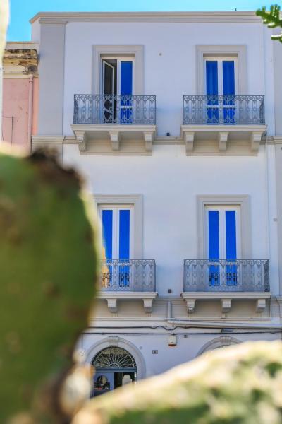 Nella foto è visibile l'oggetto Liberty Palace situato nella città di Milazzo.