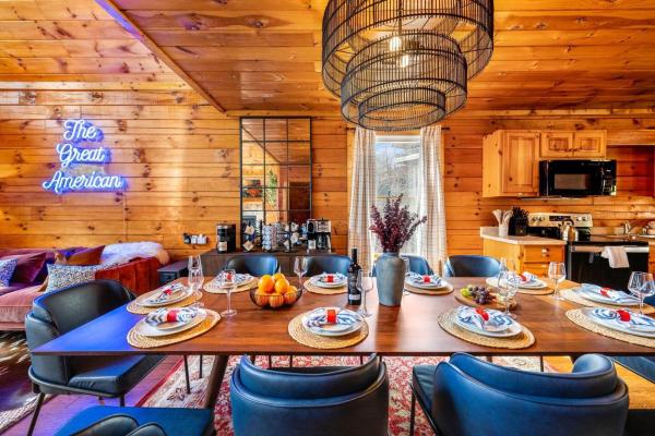 15 Min Dollywood, Game Room, Hot Tub, Shared Pool, Pets Welcome - Tennessee