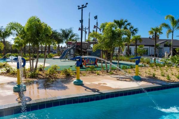 Fantastic 4 Bd W Pool At Storey Lake Resort 2709
