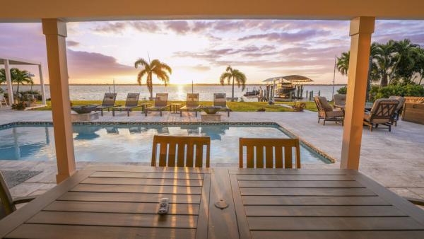 Villa Savona - A Luxurious Waterfront Wellness Retreat - Fort Myers, FL