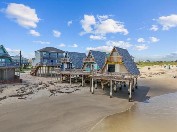 Surfside A-frame Oceanfront Escape - Surfside Beach, TX