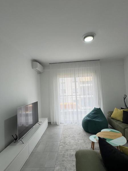 A la foto es mostra l'objecte Modern & Bright Apartment with Everything You Need situat a la ciutat de Tregan.