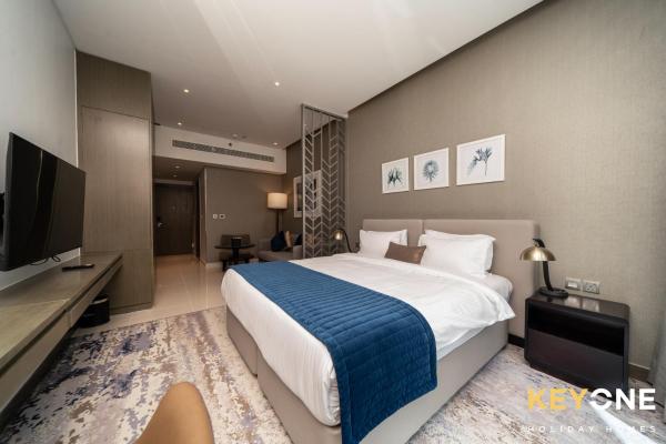 På billedet ses objektet Elegant Studio Living in Privé beliggende i byen Dubai.