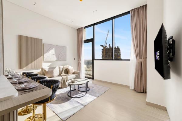 På billedet ses objektet Elevated 1BR with Private Pool at Binghatti Phantom beliggende i byen Dubai.