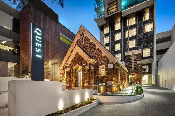 Na zdjęciu widoczny jest obiekt Quest East Perth położony w mieście Perth.