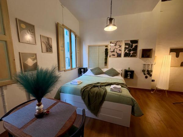 På billedet ses objektet Romantic Suite 1 min from Piazza del Campo beliggende i byen Siena.
