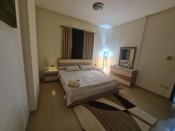 照片显示了位于Istayhah市的Apartment tow bath tow room and living room物件。