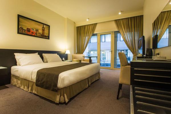 A la foto es mostra l'objecte Hotel Cavalier situat a la ciutat de Beirut.