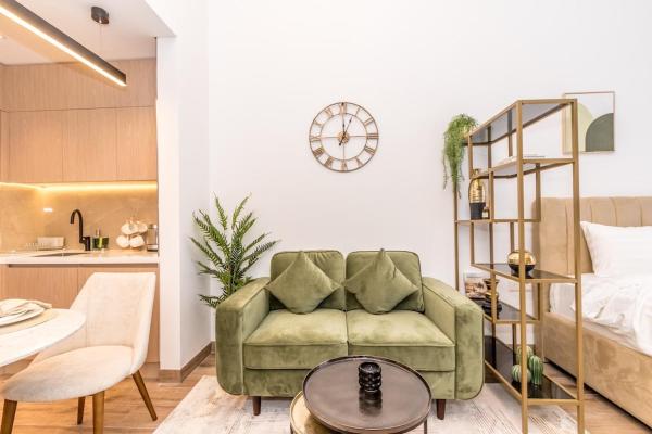 På billedet ses objektet Modern & Cozy JVC Studio Couple or Solo beliggende i byen Dubai.
