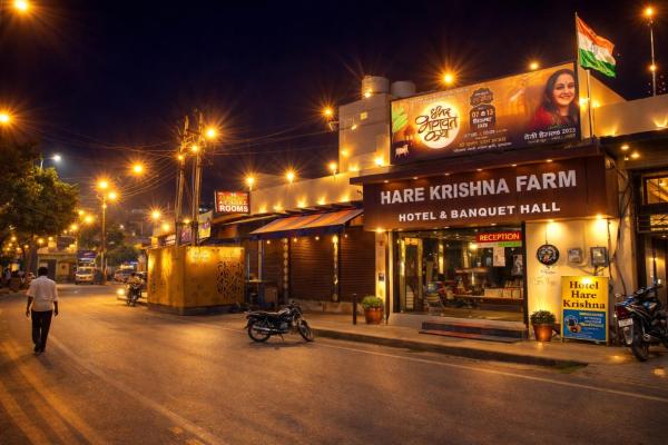A la foto es mostra l'objecte Hotel Hare Krishna & Banquet, Vrindavan situat a la ciutat de Vrindāvan.