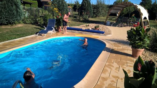 Ferienwohnung Bienwald Mit Pool Für 4 - 6 Personen Mit 3 Schlafzimmern - Sachsen-Anhalt