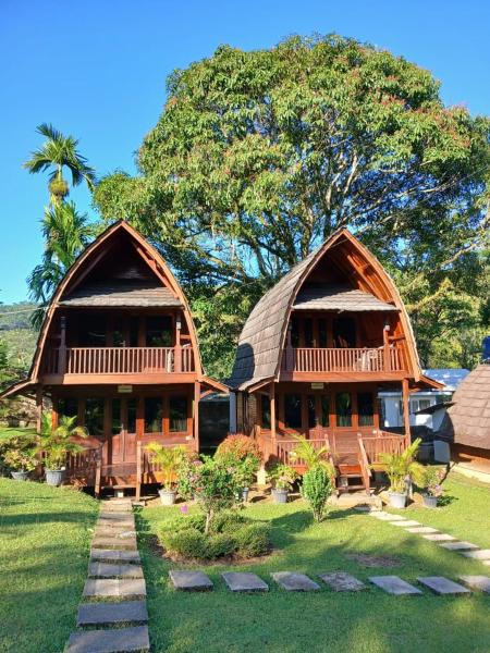 Villa Rumah Kayu Lubuk Minturun - Padang