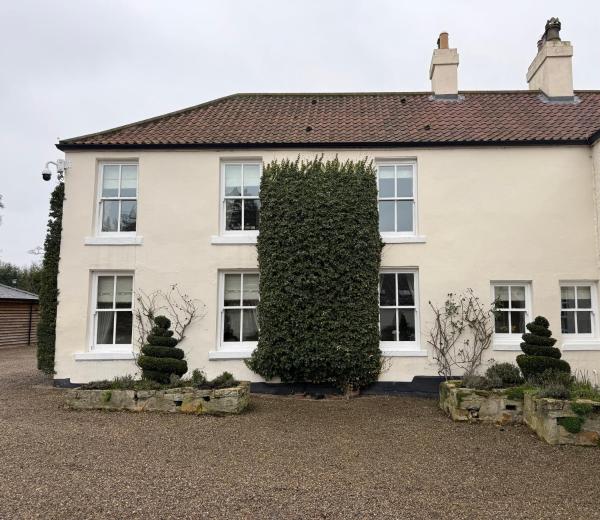 West Cottage, Free Breakfast Supplied With Free Range Eggs With Log Burner - Yorkshire