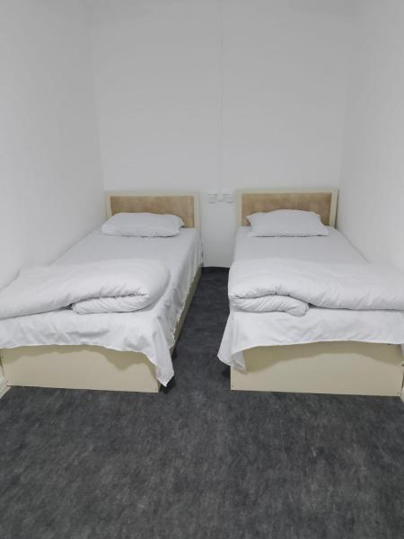 På billedet ses objektet Sevan breeze hostel beliggende i byen Sevan.