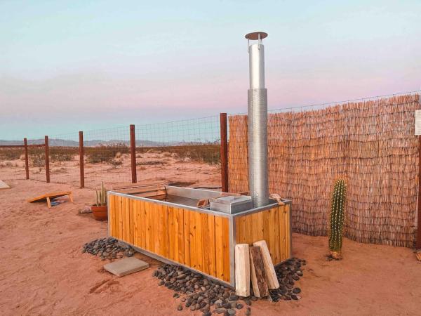Airstream Desert Stay | Hot Tub, Views, Stargazing - ジョシュア・ツリー