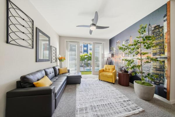 Stylish 2br W Balcony, Pool & Pet-friendly #15 - Tampa, FL