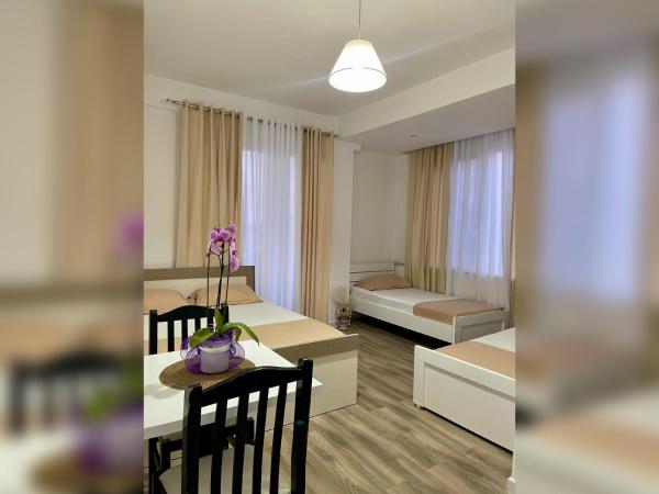 På billedet ses objektet Marra’s Rooms beliggende i byen Durrës.