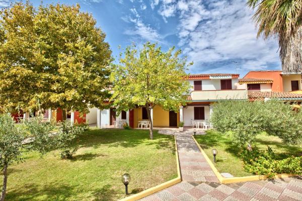 Isa-residence With Swimming-pool In Ottiolu Just 250 Mt From The Sea, Apartments With Air Conditioning And Private Outdoor Area - San Teodoro