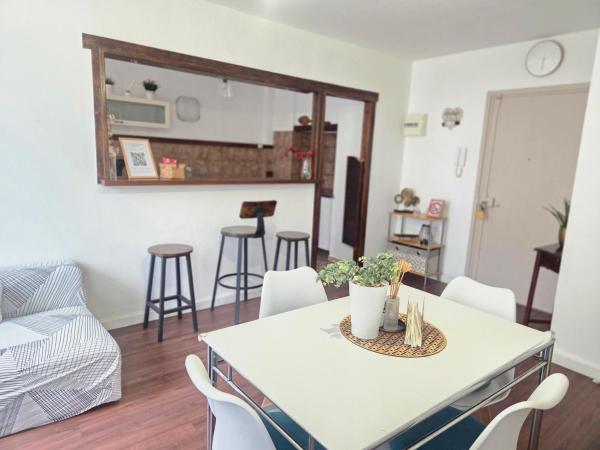 A la foto es mostra l'objecte Séjour cosy près de Paris T3 cuisine ouverte et bar situat a la ciutat de Grigny.