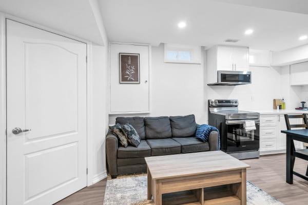 Newly Renovated 2br Basement Suite, Private Entry - Ontario