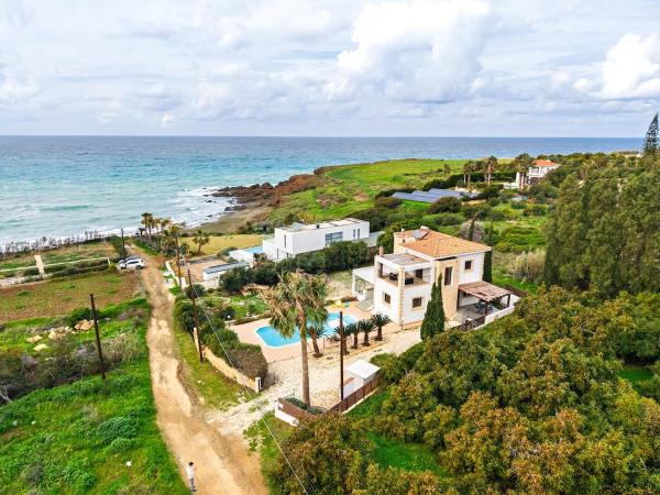 Seafront Villa Agnanti In Nea Dimmata Paphos With Private Pool And Games Room - Argaka