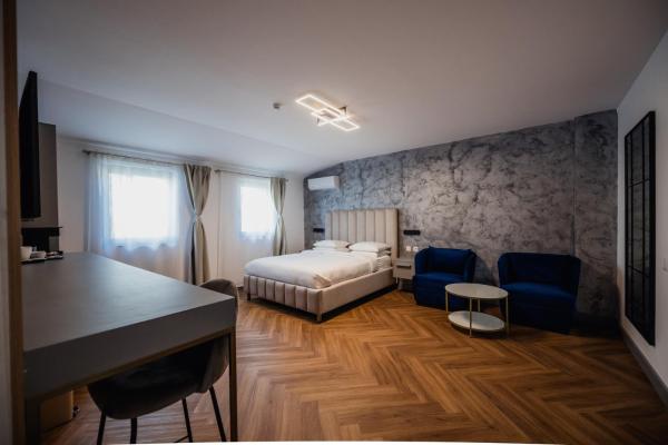 A la foto es mostra l'objecte Aristide House situat a la ciutat de Bucarest.