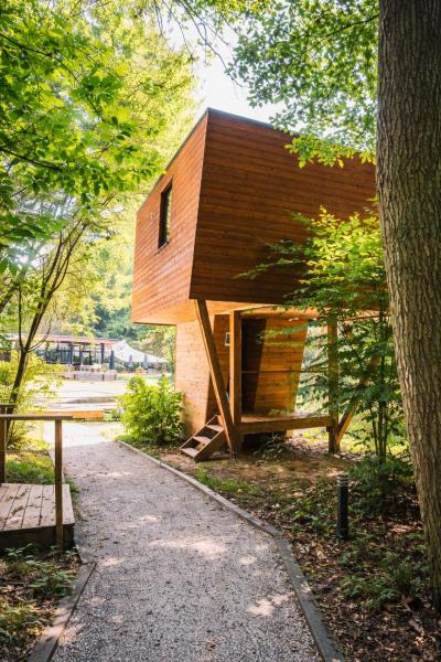 Nella foto è visibile l'oggetto Utopia Village - Art & Nature Lodges situato nella città di Jurbise.