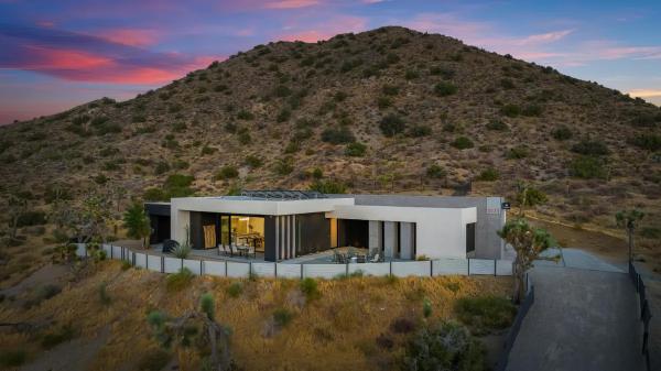 Joshua Tree - Hot Tub, Pool, Gym & Fireplace - Yucca Valley, CA