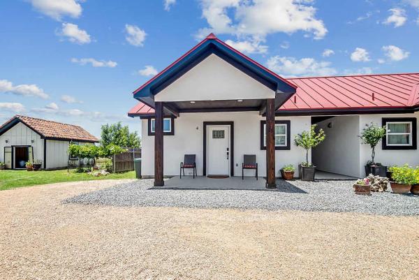 Pet Friendly W/hot-tub-six Minutes To Downtown! - Fredericksburg, TX