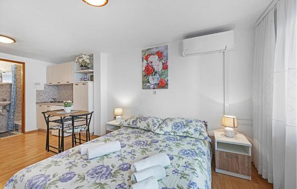 A la foto es mostra l'objecte Cozy Apartment In Vodice situat a la ciutat de Vodice.