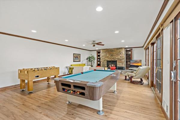 8403 Woodford Charming Tysons Central 4 Bd 3 Bth - Fairfax, VA