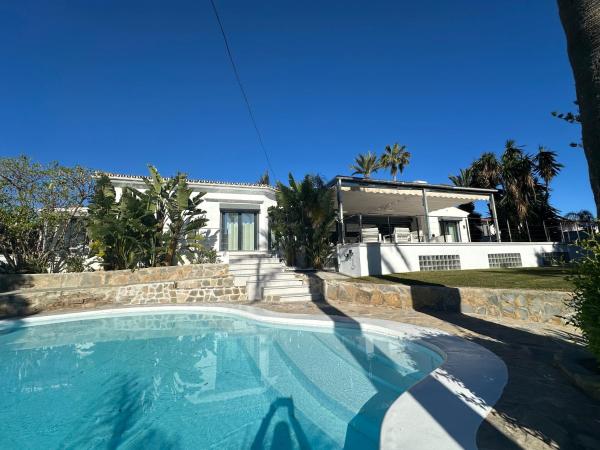 A la foto es mostra l'objecte Villa Dune, Luxury Villa, 5 min walk to the beach situat a la ciutat de Marbella.