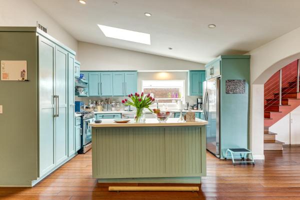 Mtn-view La Stay | Family Ready + Prime Location - Los Angeles