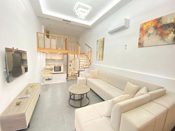 A la foto es mostra l'objecte E&E Apartments situat a la ciutat de Draç.