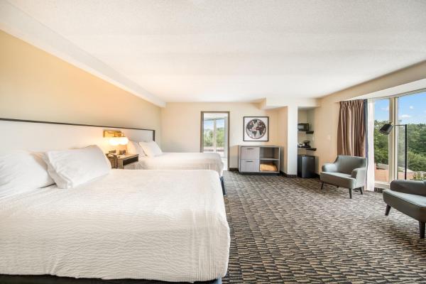 A la foto es mostra l'objecte Ramada Plaza by Wyndham Niagara Falls situat a la ciutat de Niagara Falls.