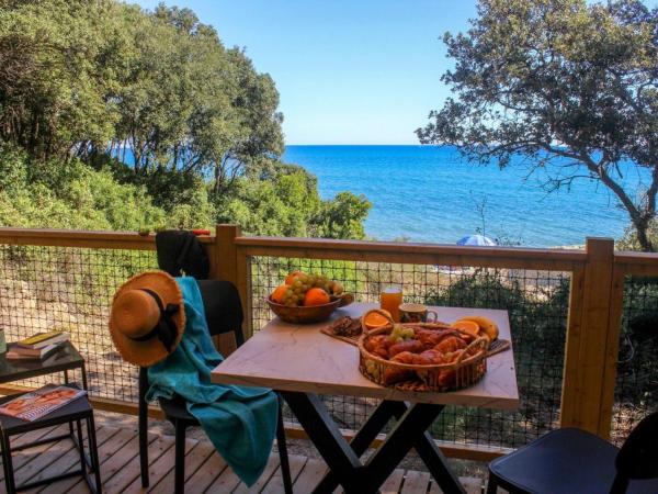 Bungalow Cosy Avec Terrasse - 2 Pers. - Api-1-52-1974 - Haute-Corse