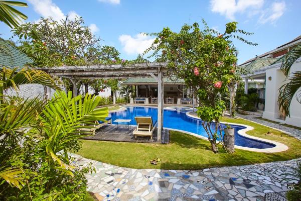 På billedet ses objektet Artemis Villa Hotel beliggende i byen Seminyak.