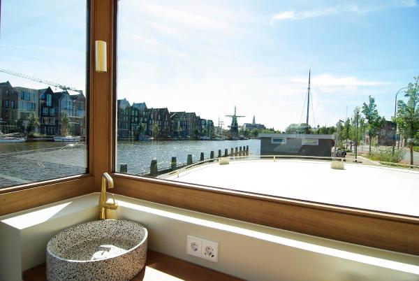 Boutique Canal Houseboat - Hoofddorp